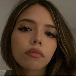 Meet your Posher, Amanda.